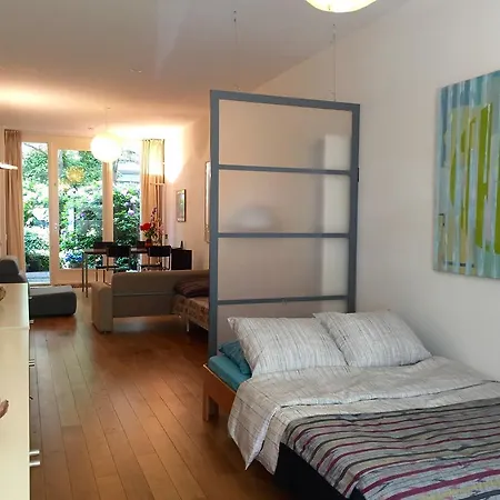 Bed and breakfast Studio Garden View *